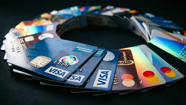 Кредитная карта при негативной кредитной истории: реальные варианты одобрения в 2026 году